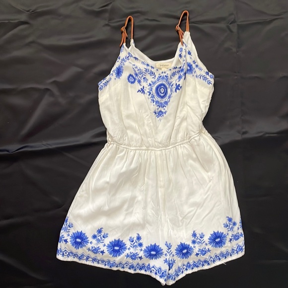 White romper - Picture 1 of 2